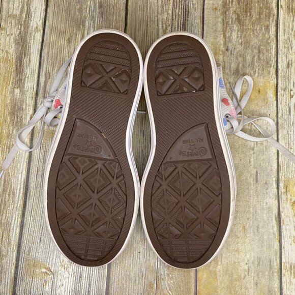 Girls size 6 Converse Chuck Taylors Heart Print Canvas High Tops - Picture 7 of 8